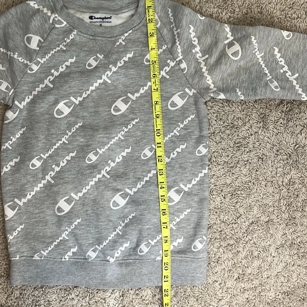 Champion Youth M grey sweatshirt w/champion log pattern. Great condition